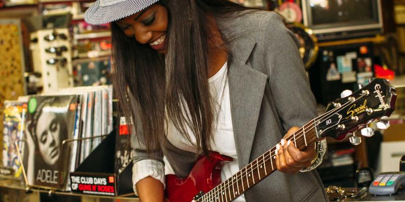 楚辞东渡：古典文学如何影响日本《万叶集》的文化传承