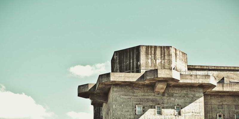 楚辞在唐代的接受与重构：以李白、李贺的诗词交流看古典与现代诗歌的对话