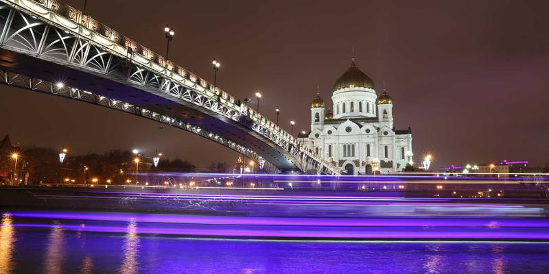 楚辞的悲剧美学：屈原作品中的命运意识与抗争精神对现代诗歌与文化传承的启示