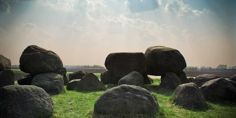 楚辞的现代回响：古典诗魂如何滋养当代诗歌创作