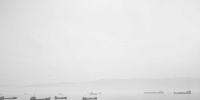 楚辞龙马图腾与赛博朋克诗歌：从《周易》乾卦到现代意象重构